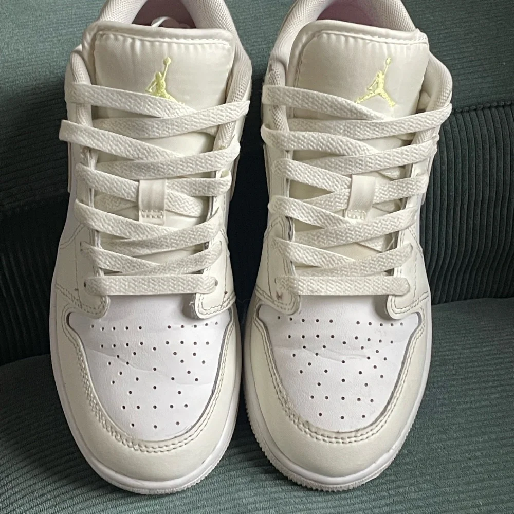 Nike Air Jordan 1’s Low - Picture 3 of 7